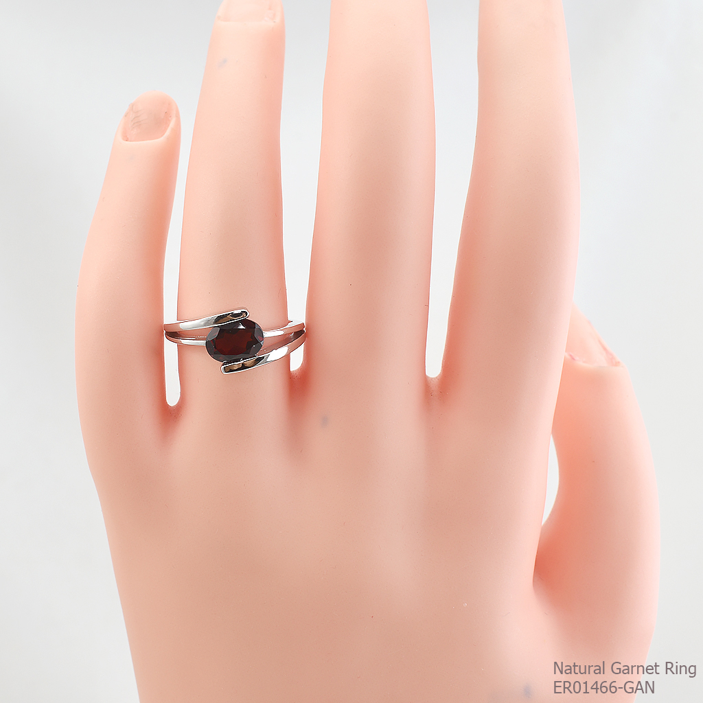SKJewelryfactory แหวนพลอยเม็ดเดี่ยว เงินแท้ 92.5% ฝังพลอยโกเมนแท้ ER01466-GAN