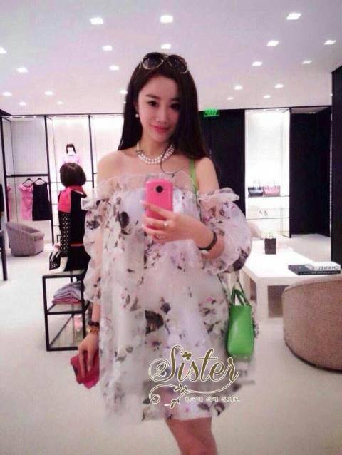 พร้อมส่ง เดรสสั้นเปิดไหล่ เนื้อผ้าorganzaซีทรู พิมพ์ลายดอกไม้