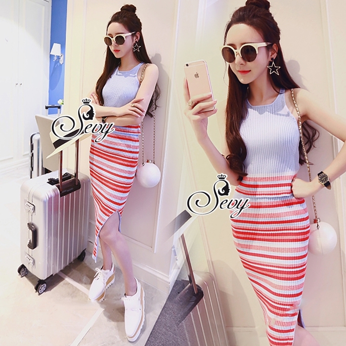 พร้อมส่ง เสื้อกล้ามไขว้หลัง กับกระโปรงรัดรูป