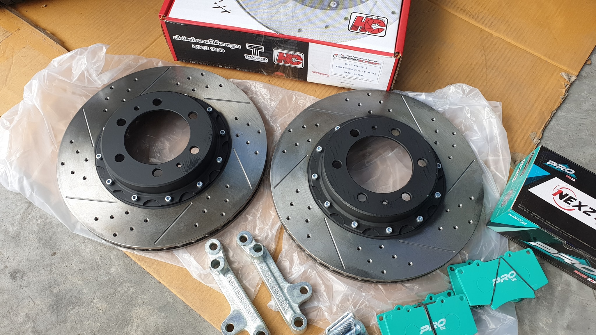 Fortuner จานเบรคขยาย Runstop ขนาด 365mm Hicarbon