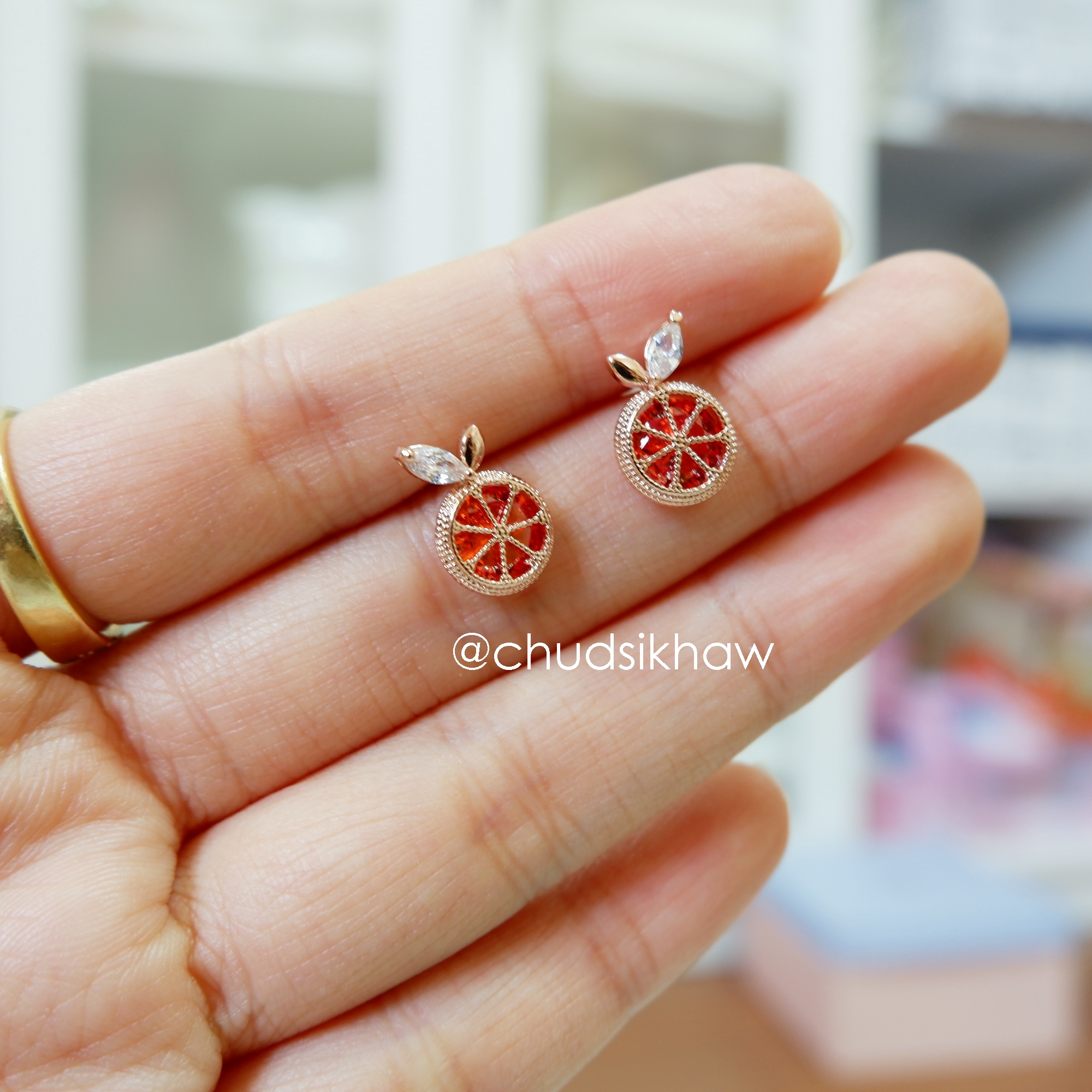 ต่างหูหลายแบบน่ารัก เล่นไฟ มุกแวววาว สวย ราคา 190 - 350 บาท