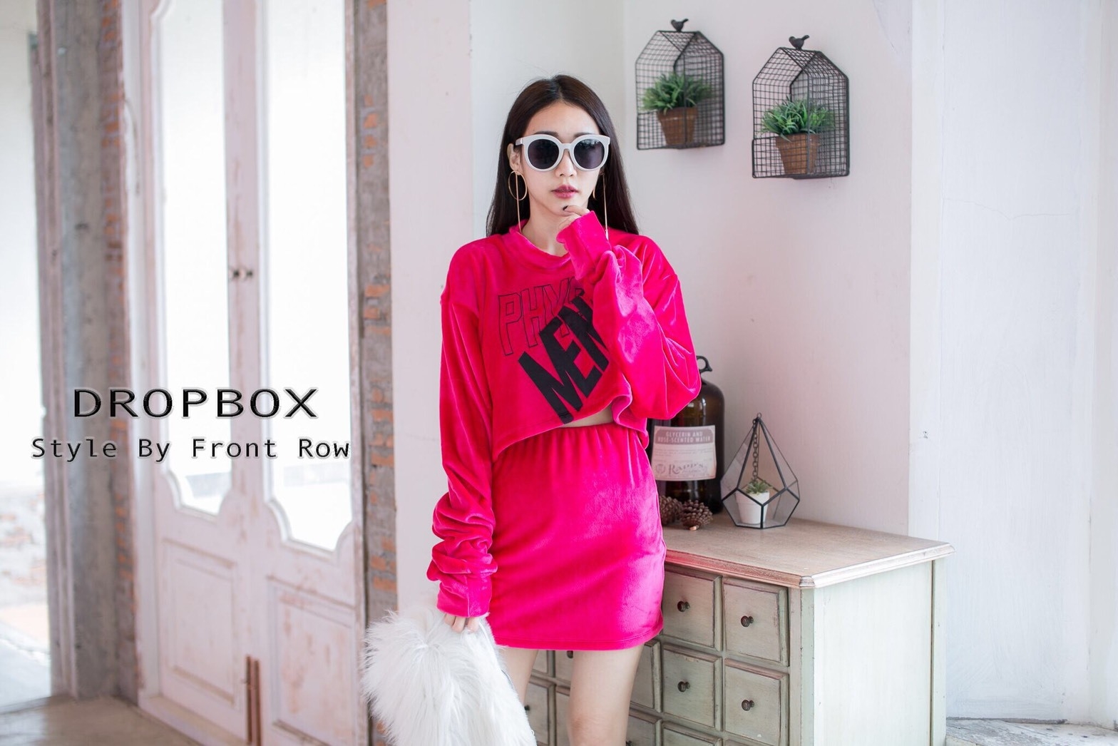 เสื้อผ้าเกาหลี พร้อมส่ง เสื้อครอปกับกระโปรง