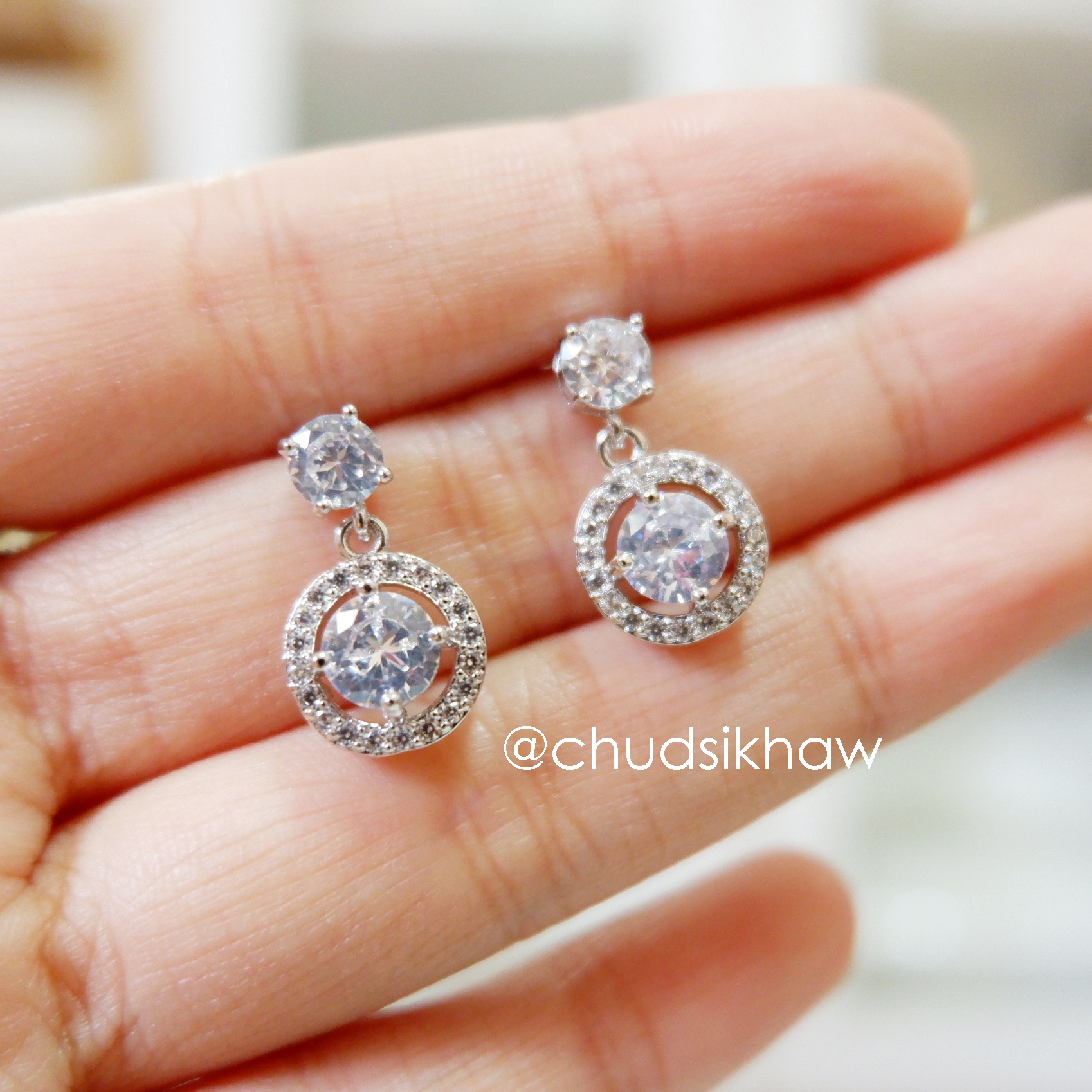 ต่างหูหลายแบบน่ารัก เล่นไฟ มุกแวววาว สวย ราคา 190 - 350 บาท
