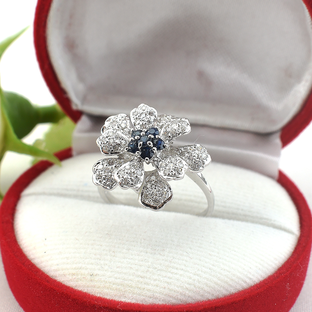 SKJewelryfactory แหวนดอกไม้ ไพลินแท้ ดีไซน์แปลกใหม่ สวยเก๋ ER01039-BSA