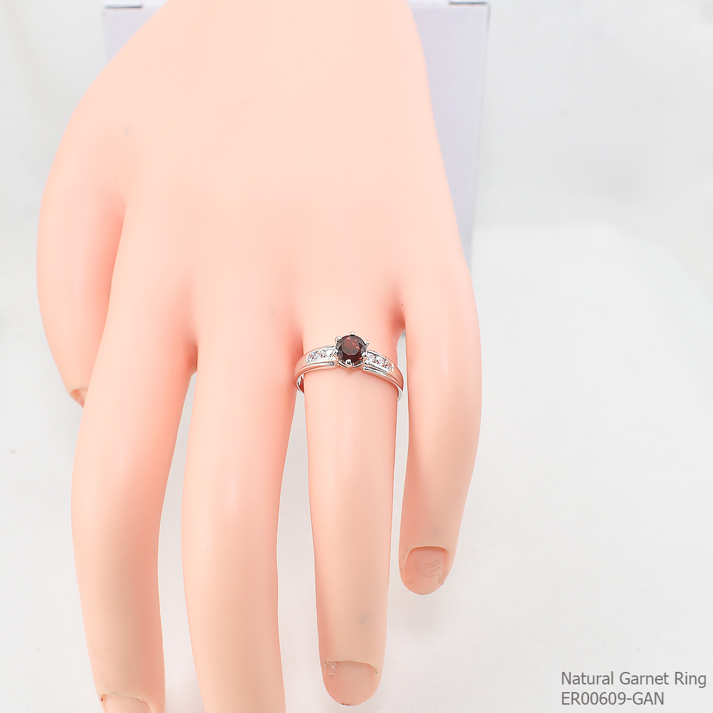 SKJewelryFactory แหวนโกเมนแท้ สไตล์แหวนหมั้น ตัวเรือนเงินแท้ ER00609-GAN