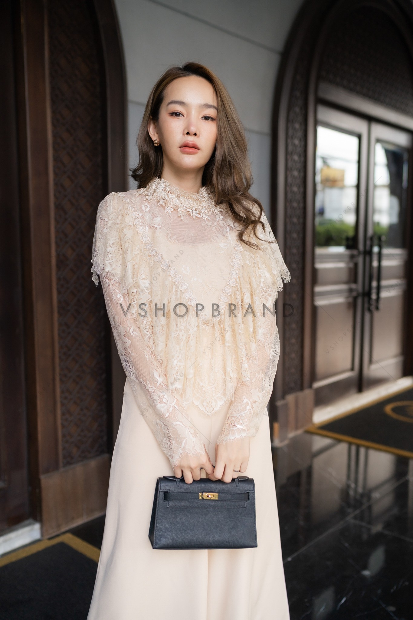 เสื้อผ้าแฟชั่น พร้อมส่ง เสื้อลูกไม้ ผ้านำเข้า ผ้าเนื้อนิ่ม