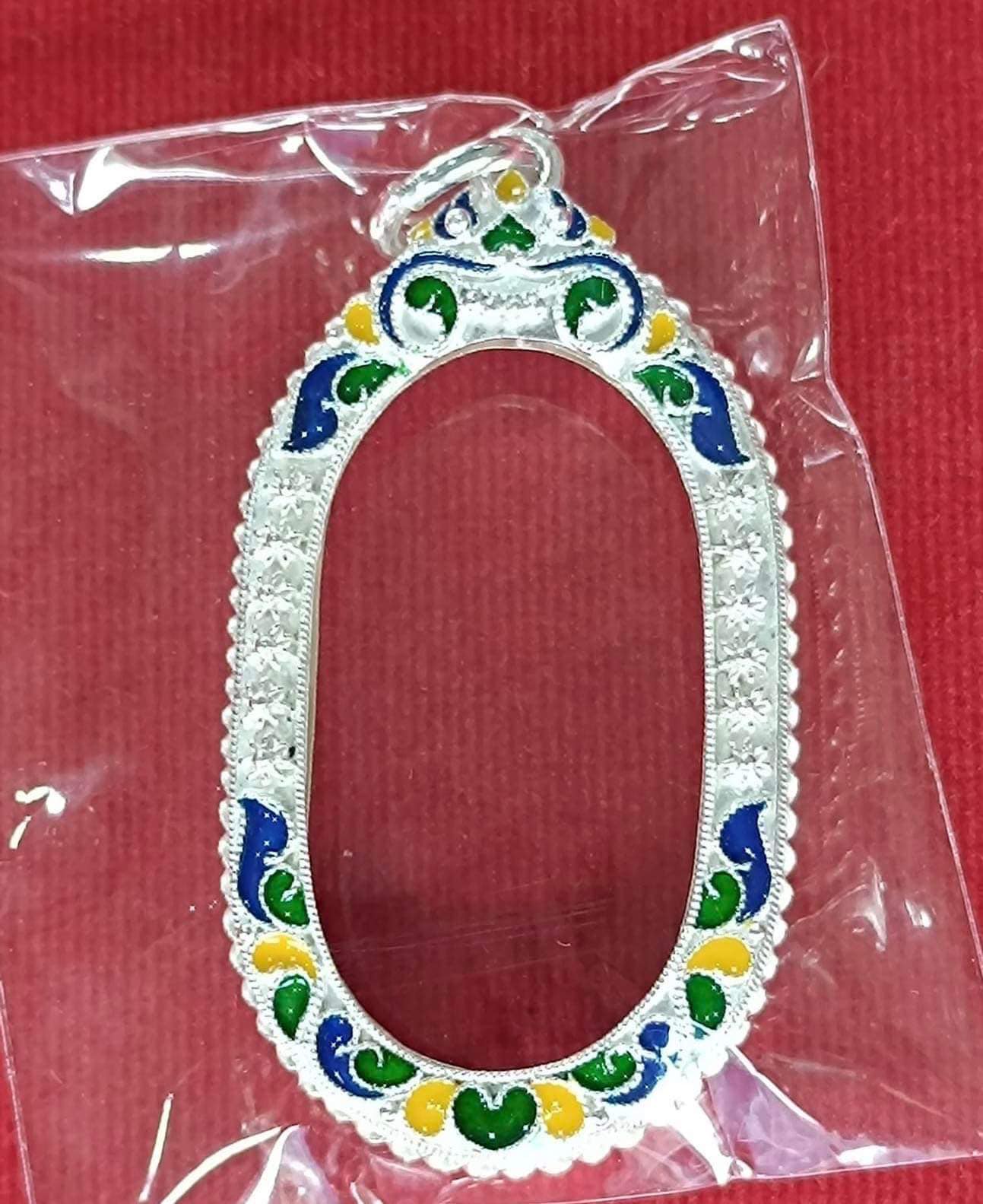 กรอบเงินลงยา ใส่เหรียญใบพาย100ปี หลวงปู่แผ้ว วัดรางหมัน