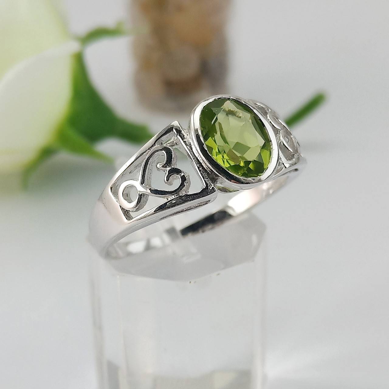 SKJewelryFactory SKJewelryFactory แหวนฉลุลายหัวใจ เพอริดอทแท้ เสริมความสำเร็จ ความสงบ ความมีโชค ER01746-PDT เขียว