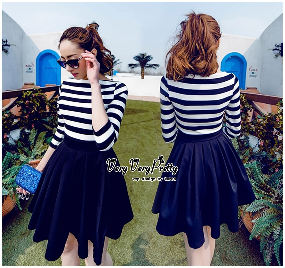 พร้อมส่ง มินิเดรสลายขวางขาวดำ คอปาดแขนยาว