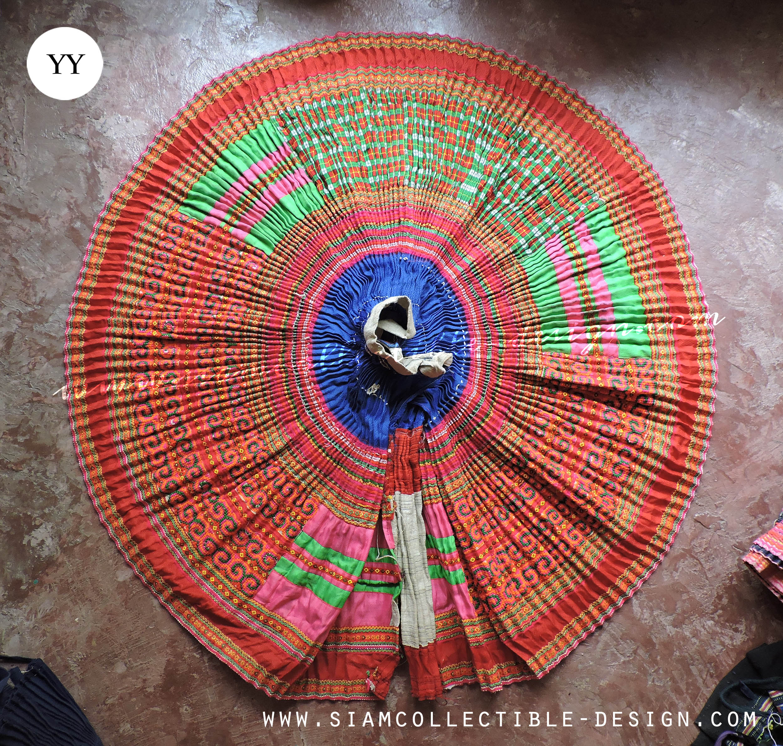กระโปรงผ้าฝ้ายเขียนเทียน Code YY / Recycled Hmong Skirts Cotton Fabric Code YY