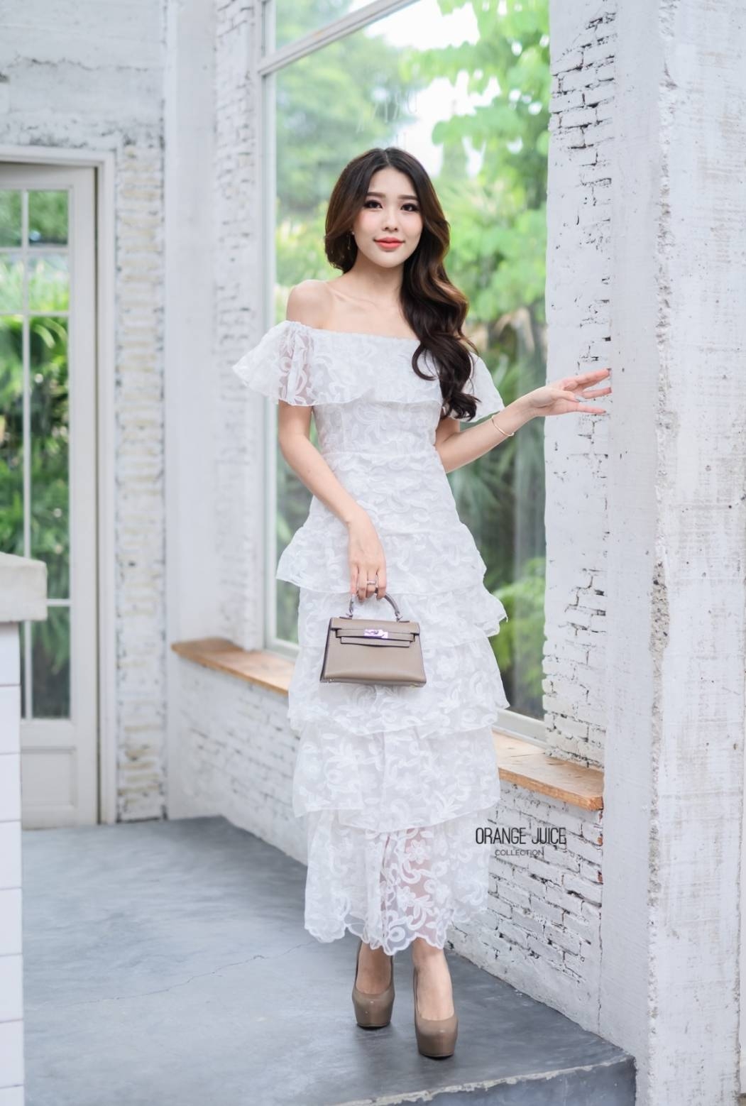 ชุดเดรสลูกไม้ พร้อมส่ง เดรสยาว ลูกไม้เปิดไหล่