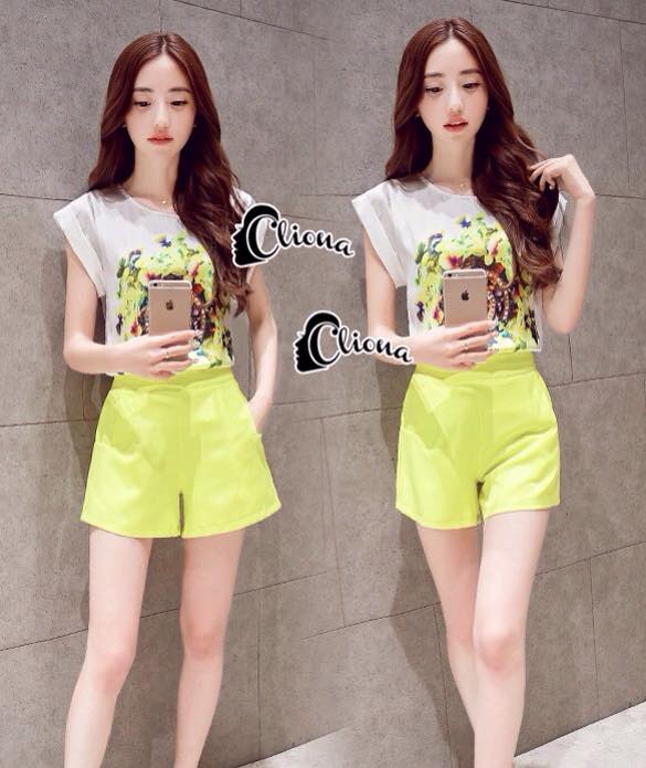 พร้อมส่ง เสื้อแขนสั้นคอกลมสีขาว ปริ้นลายกลางตัวเสื้อ