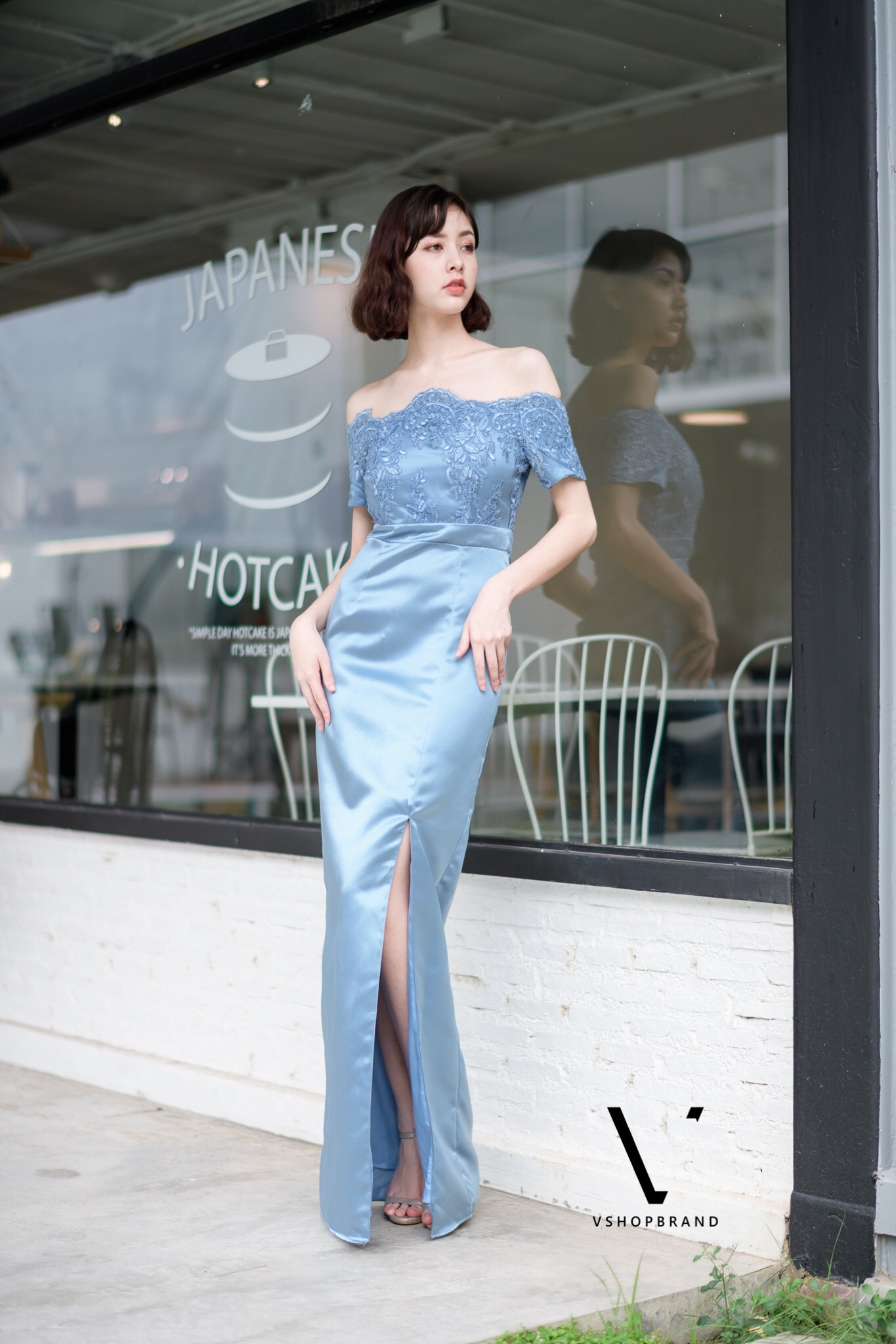 ชุดเดรสเกาหลี พร้อมส่ง เดรสยาว ตัวผ้าลูกไม้ติดเกล็ดวิ้ง