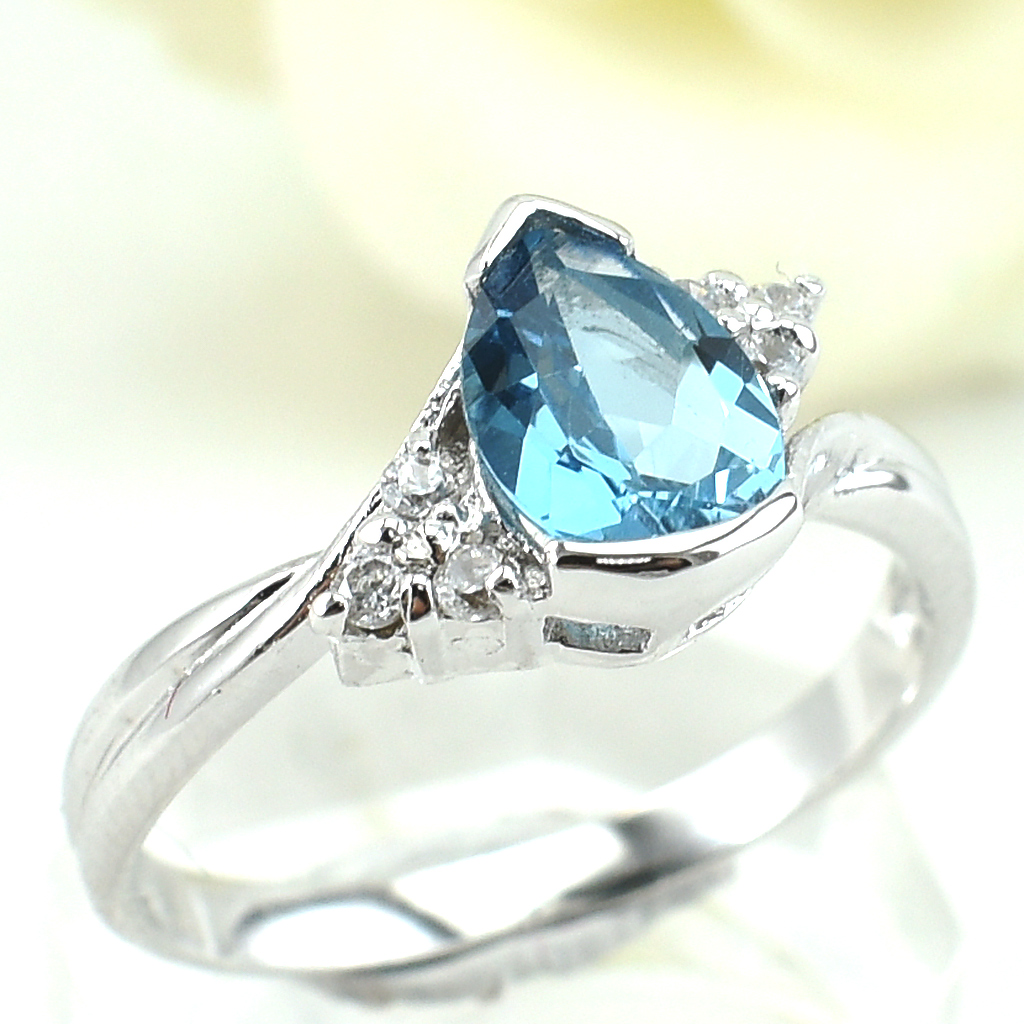 SKJewelryfactory แหวนเงินแท้ ฝังพลอยสวิสบลูโทปาซแท้ รูปทรงหยดน้ำ เจิดจรัส ER02007-SBT