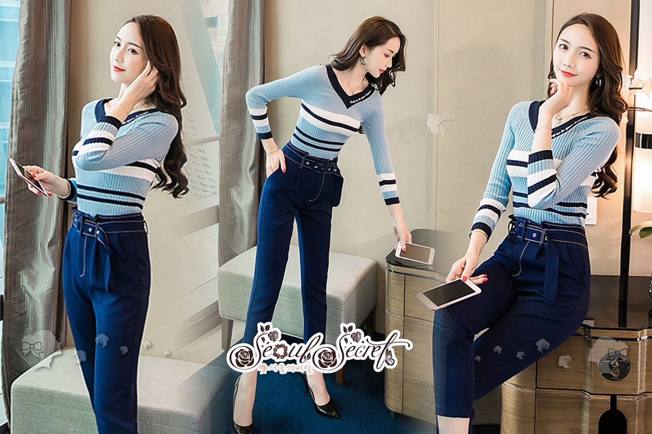 เสื้อผ้าเกาหลี พร้อมส่ง เสื้อเนื้อผ้าไหมพรมเป็นผ้าร่อง