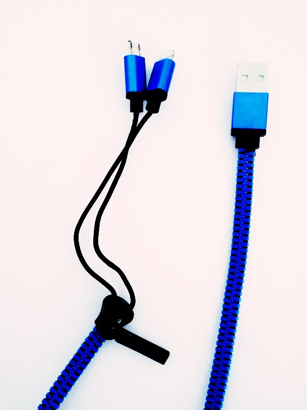 สายชาร์จแอนดรอยด์ และ ไอโฟน Andriod & IOS สีน้ำเงิน แบบซิบ พกพาสะดวก เก็บง่าย