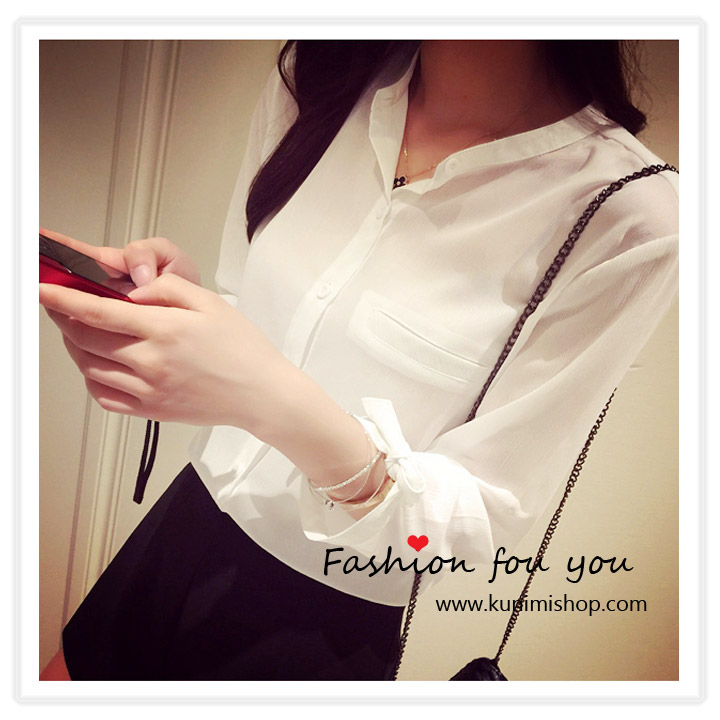 เสื้อแฟชั้น เสื้อเชิ้ต คอจีน กระดุมผ่าหน้า แขนยาว ช่วงปลายแขนมีเชือกผูกเป็นโบว์ ผ้าชีฟอง พลิ้ว ใส่สบาย รับกับหน้าร้อนคะ Free Size : รอบอกไม่เกิน 34 นิ้ว ผ้า : ผ้าชีฟอง