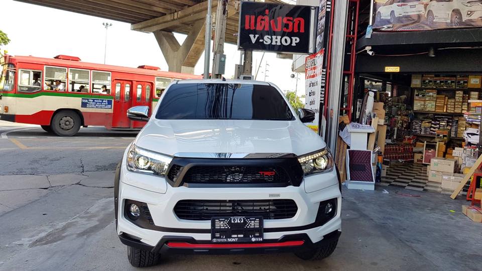 ชุดแต่ง Revo รุ่นVazooma ชุดเต็ม หน้าหลัง+คิ้วล้อหมุดหลอก(ชุดเต็ม)