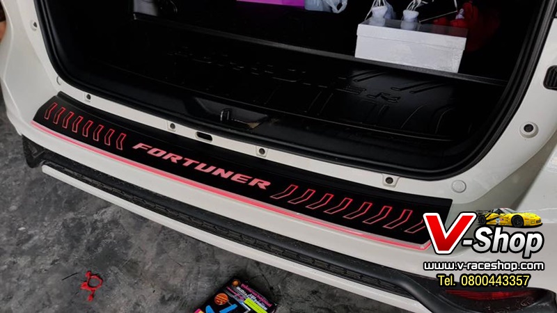 Fortuner_กันรอยท้ายมีไฟTRD