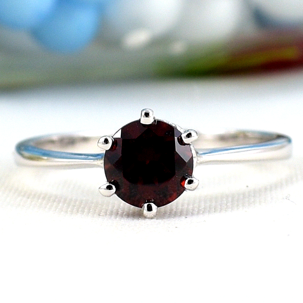 SKJewelryFactory แหวนชู แหวนพลอยโกเมนแท้ กระเปาะชูพลอยเป็นรูปหัวใจน่ารักมาก ER00795-GAN