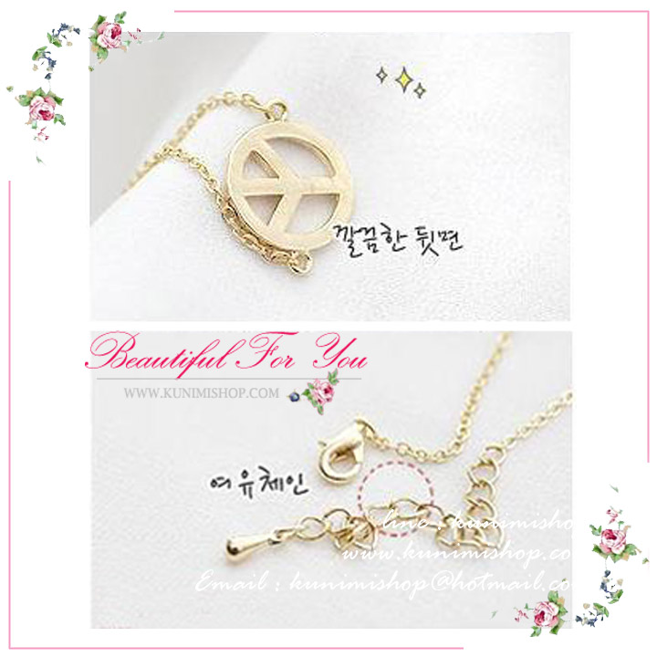 สร้อยข้อมือ มี 2 สี สีทอง สีเงิน สร้อนลายโซ่        มาพร้อมจี้ลายเก๋ สามารถปรับระดับของข้อมือได้คะ        ใส่ได้ทุกโอกาสคะ  เป็นของขวัญก็ดูดีคะ    