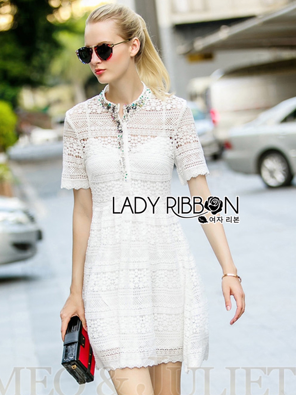 พร้อมส่ง เชิ้ตเดรสผ้าลูกไม้สีขาวตกแต่งคริสตัล