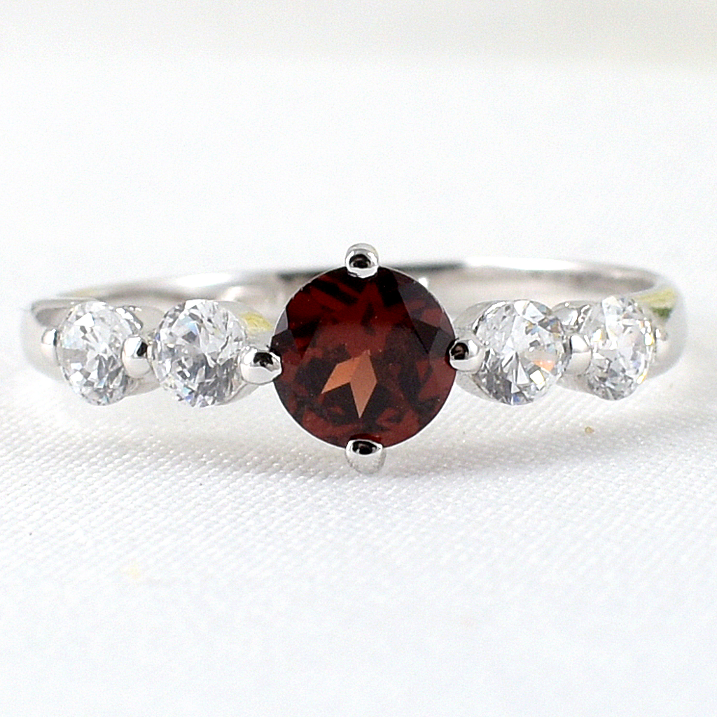 SKJewelryFactory แหวนโกเมนแท้ สไตล์แหวนชูยอด โดดเด่นมีเอกลักษณ์ ER00728-GAN
