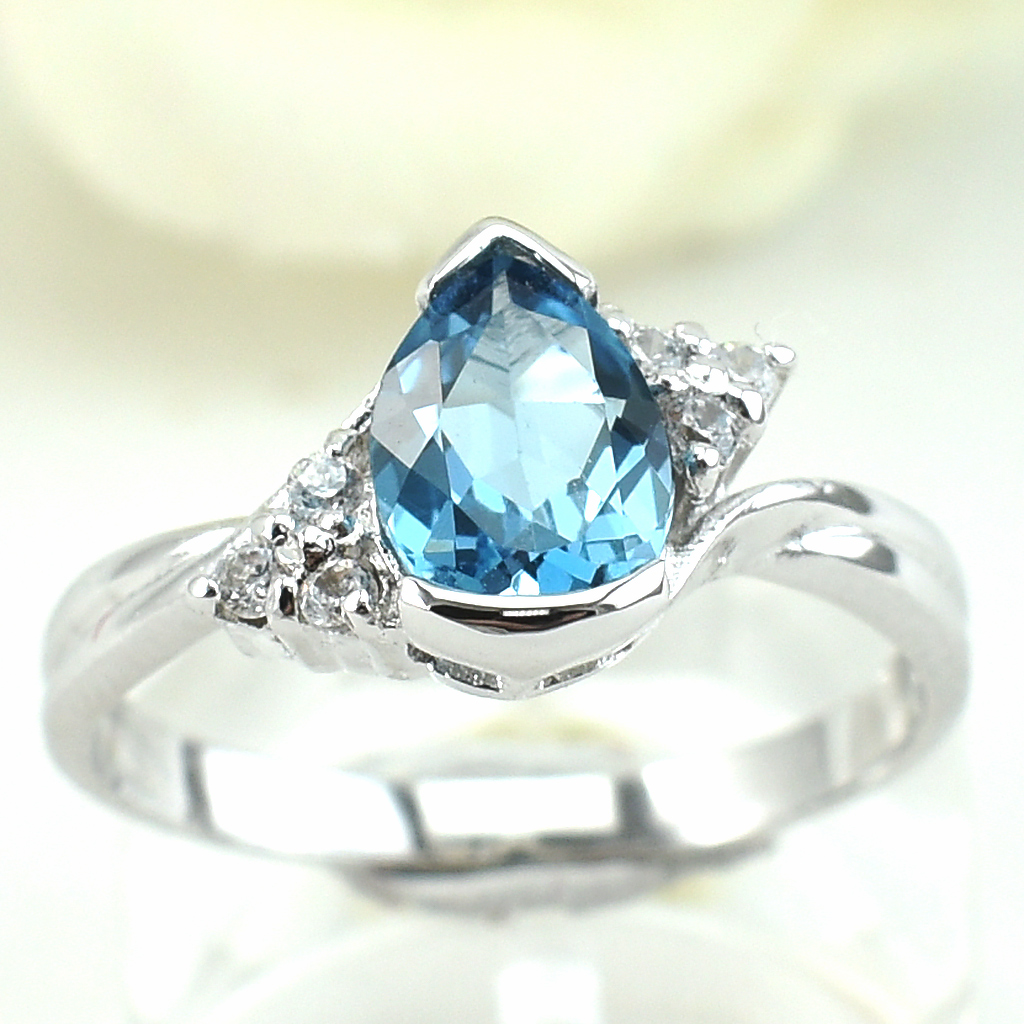 SKJewelryfactory แหวนเงินแท้ ฝังพลอยสวิสบลูโทปาซแท้ รูปทรงหยดน้ำ เจิดจรัส ER02007-SBT