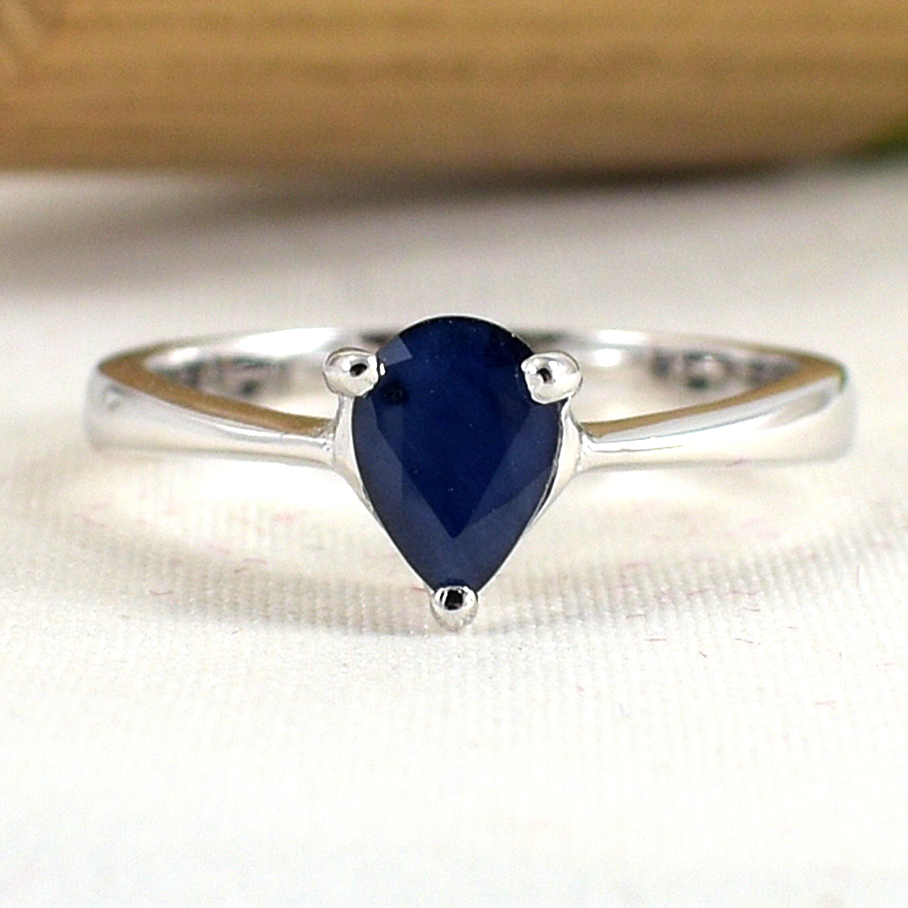 SKJewelryfactory แหวนหยดน้ำ พลอยไพลินแท้ สไตล์แหวนเม็ดเดี่ยว ER02440-BSA