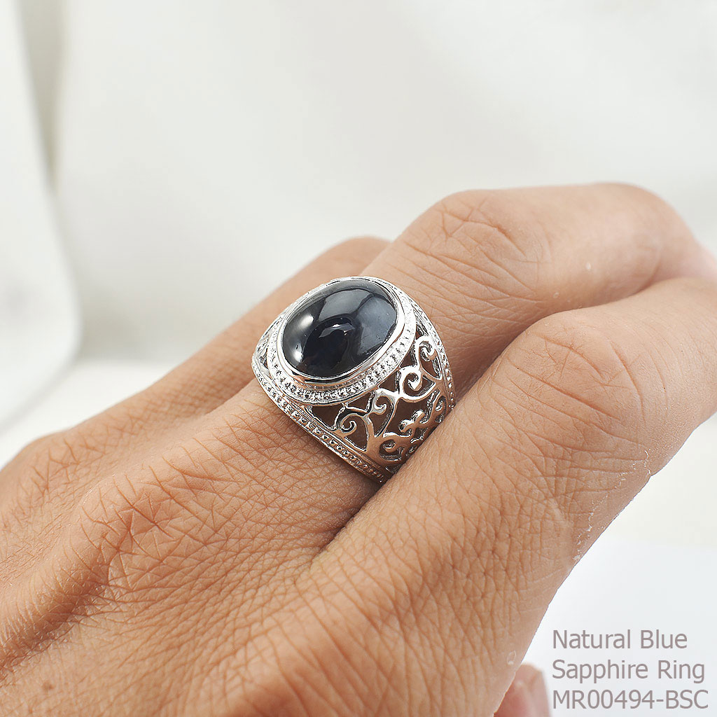 SKJewelryFactory แหวนพลอยไพลินแท้ ด้านข้างฉลุลาย ใส่สบาย ไม่อับนิ้ว MR00494-BSC