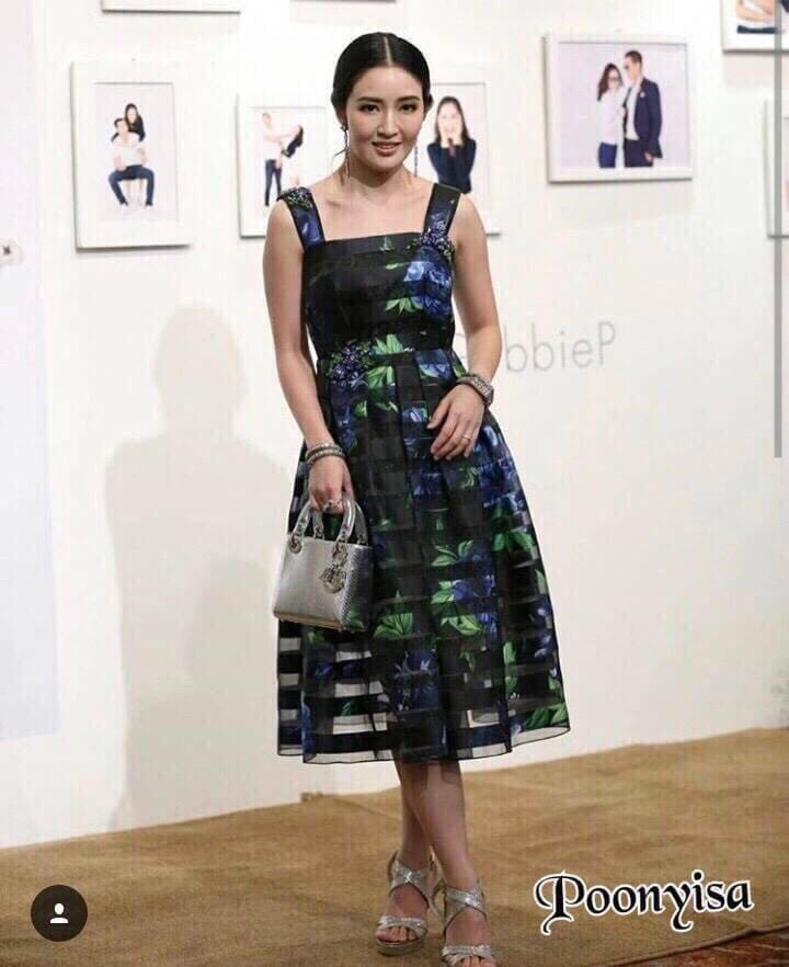 ชุดเดรสเกาหลี พร้อมส่ง Dress สายเดี่ยวเนื้อผ้าแก้วสลับผ้าสีพื้น