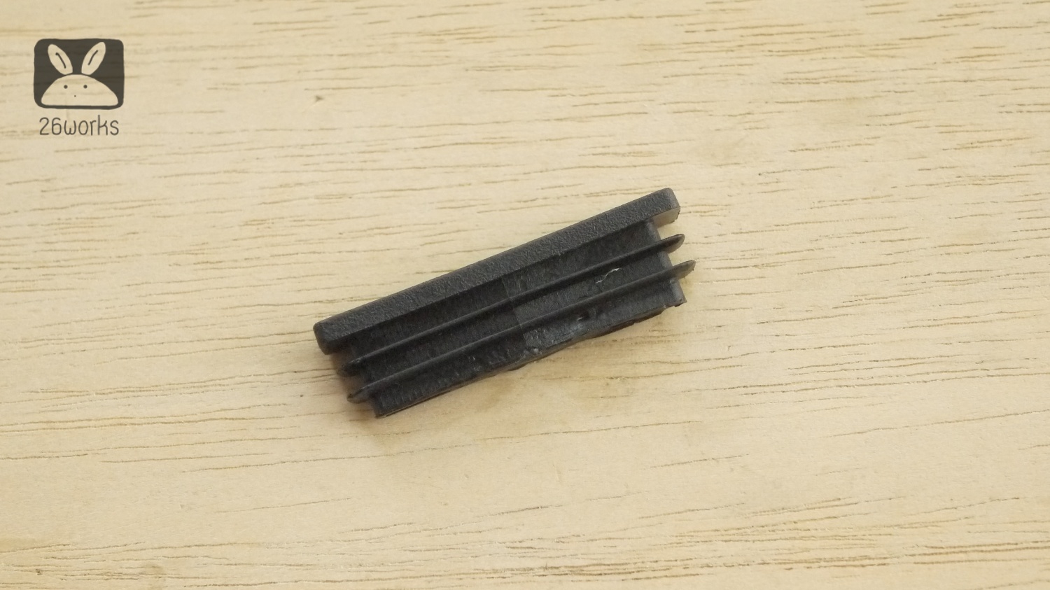 พลาสติกปิดเหล็กกล่อง 10x50 mm สวมใน