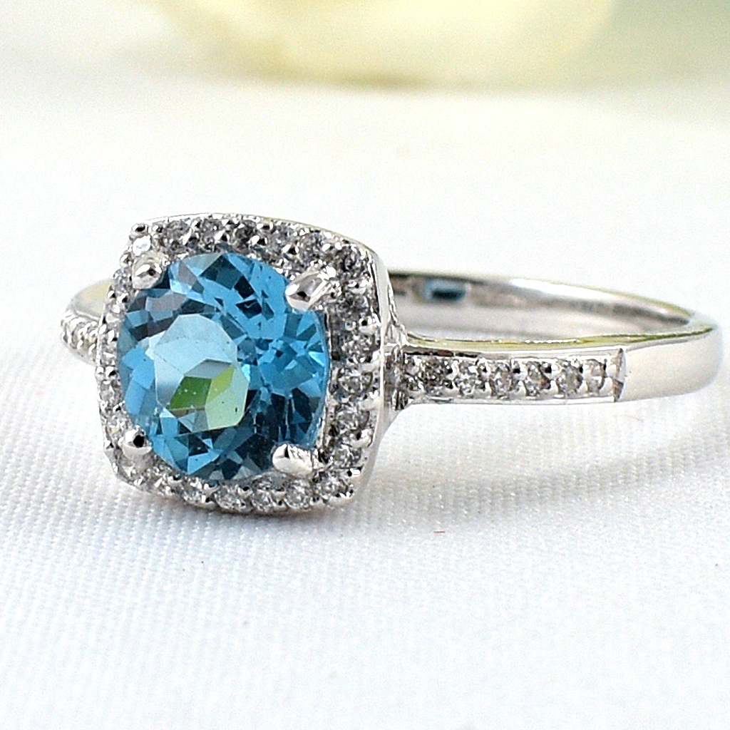 SKJewelryfactory แหวนสวิสบลูโทปาซแท้ ดีไซน์ล้อมเพชร เรียบหรู เล่นไฟดี ER02153-SBT