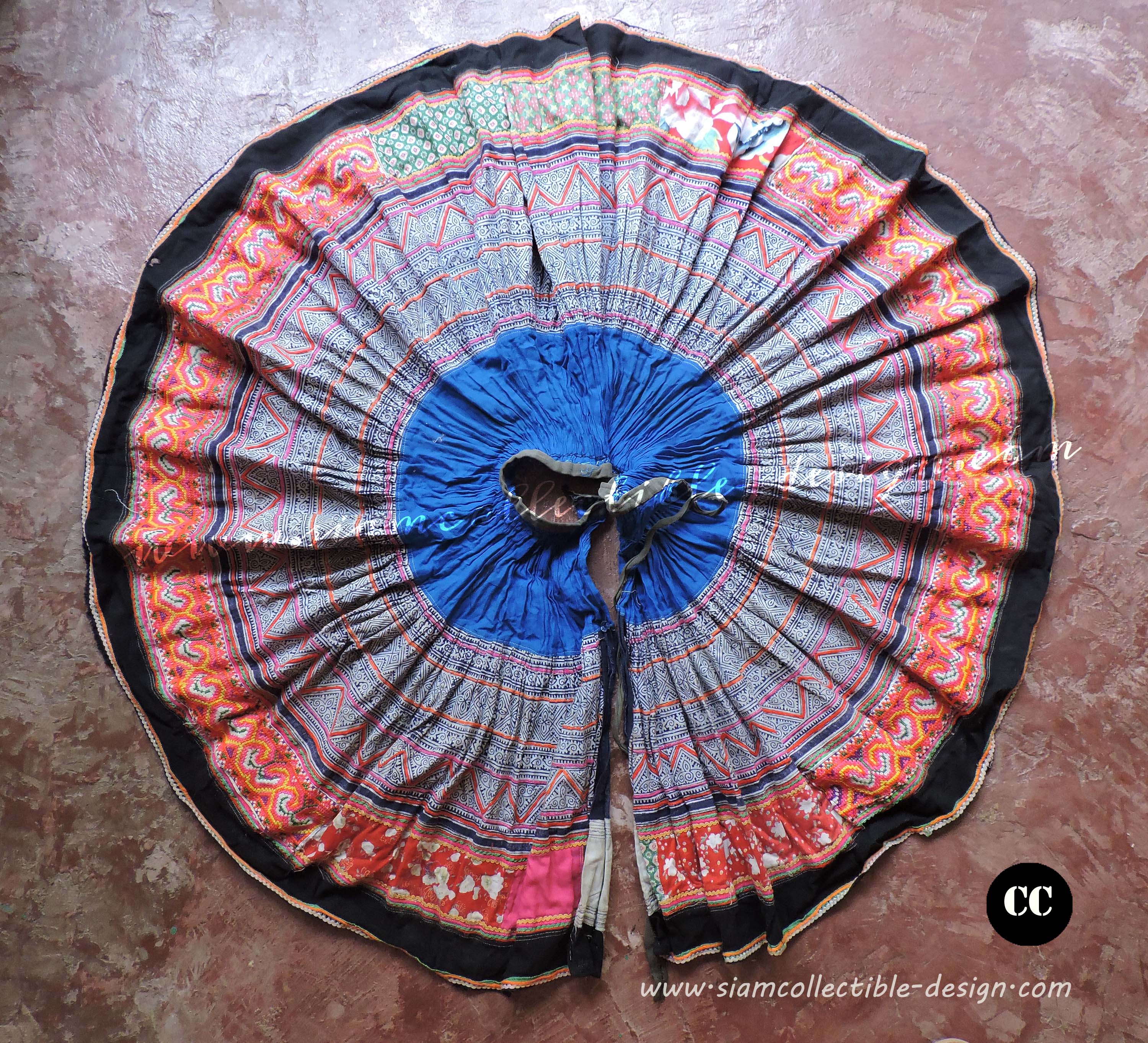 กระโปรงผ้าฝ้ายเขียนเทียน Code CC / Recycled Hmong Skirts Cotton Fabric Code CC