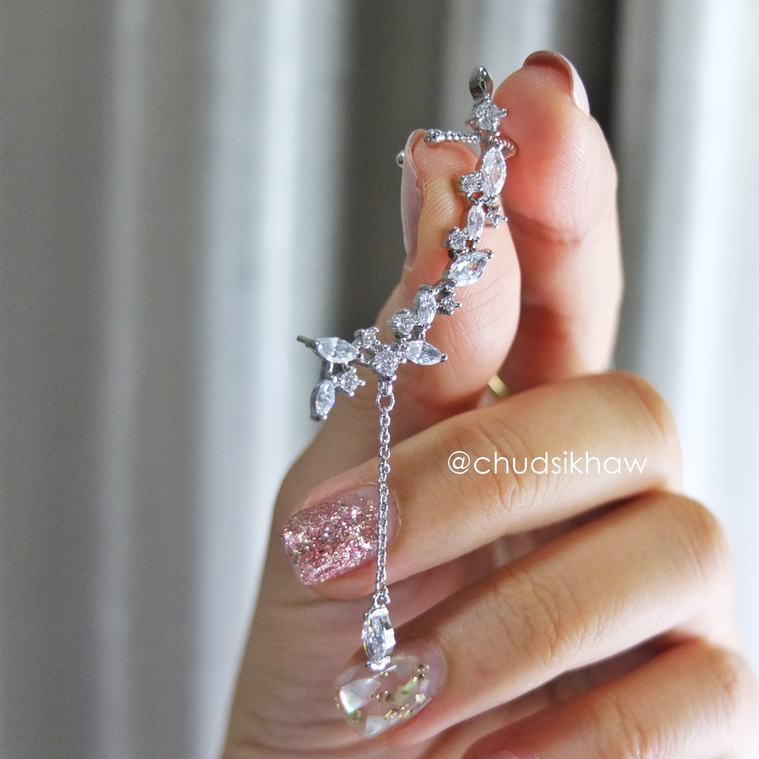ต่างหูหลายแบบน่ารัก เล่นไฟ มุกแวววาว สวย ราคา 190 - 350 บาท