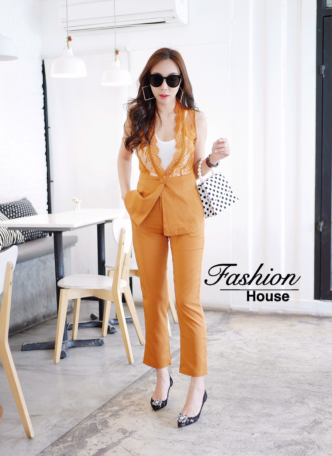 เสื้อผ้าเกาหลี พร้อมส่ง Set Blazer ต่อลูกไม้ซีทรู