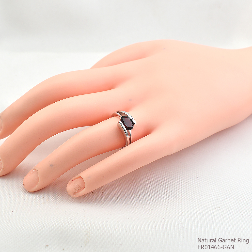 SKJewelryfactory แหวนพลอยเม็ดเดี่ยว เงินแท้ 92.5% ฝังพลอยโกเมนแท้ ER01466-GAN