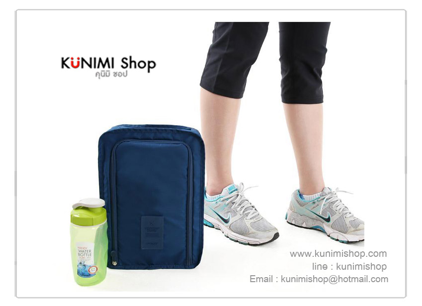  กระเป๋าจัดเก็บสิ่งของ กระเป๋าจัดระเบียบสิ่งของ สาสมารถใส่รองเท้าผ้าใบ รองเท้ากีฬา ออกกำลังกาย รองเท้าแตะ รองเท้าใส่เล่น หรือของใช้ต่างๆ เช่น ผ้าขนหนู ถุงเท้า ผ้าเช็ดตัว กระติกน้ำ เป็นต้น สำหรับพกพาเดินทาง ท่องเที่ยว มีซิปเปิดปิด สะดวกในการจัดเก็บ พร้อมหูหิ้ว * โดยรุ่น Ver. 3 นี้ ตรงช่องใส่รองเท้าจะไม่มีที่กั้นเหมือนกับ รุ่น Ver.2 ครับ * ขนาด กว้าง 21.5 x ยาว 30.5 x หนา 11 cm. 