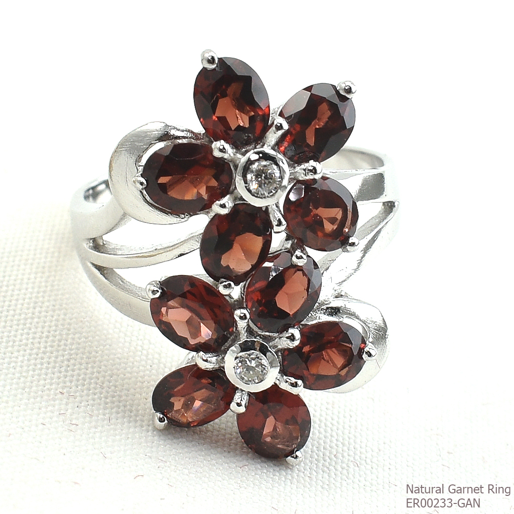 SKJewelryFactory แหวนดอกไม้ พลอยโกเมนแท้ ตัวเรือนเงินแท้ ชุบทองคำขาว ER00233-GAN