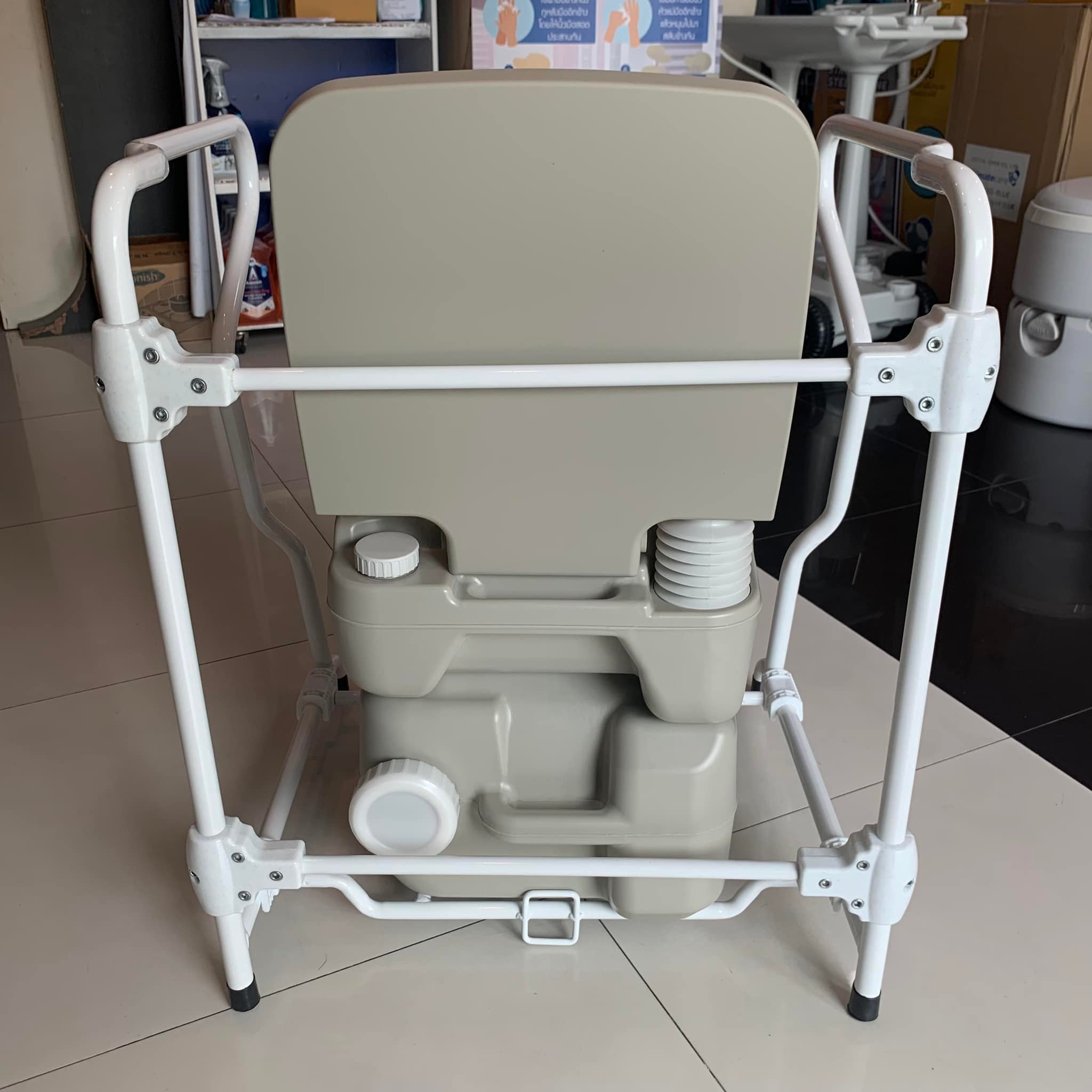 Ultimatecare รุ่น P.3 สุขาเคลื่อนที่พร้อมราวตัว แถมฟรีสายฉีดก้น