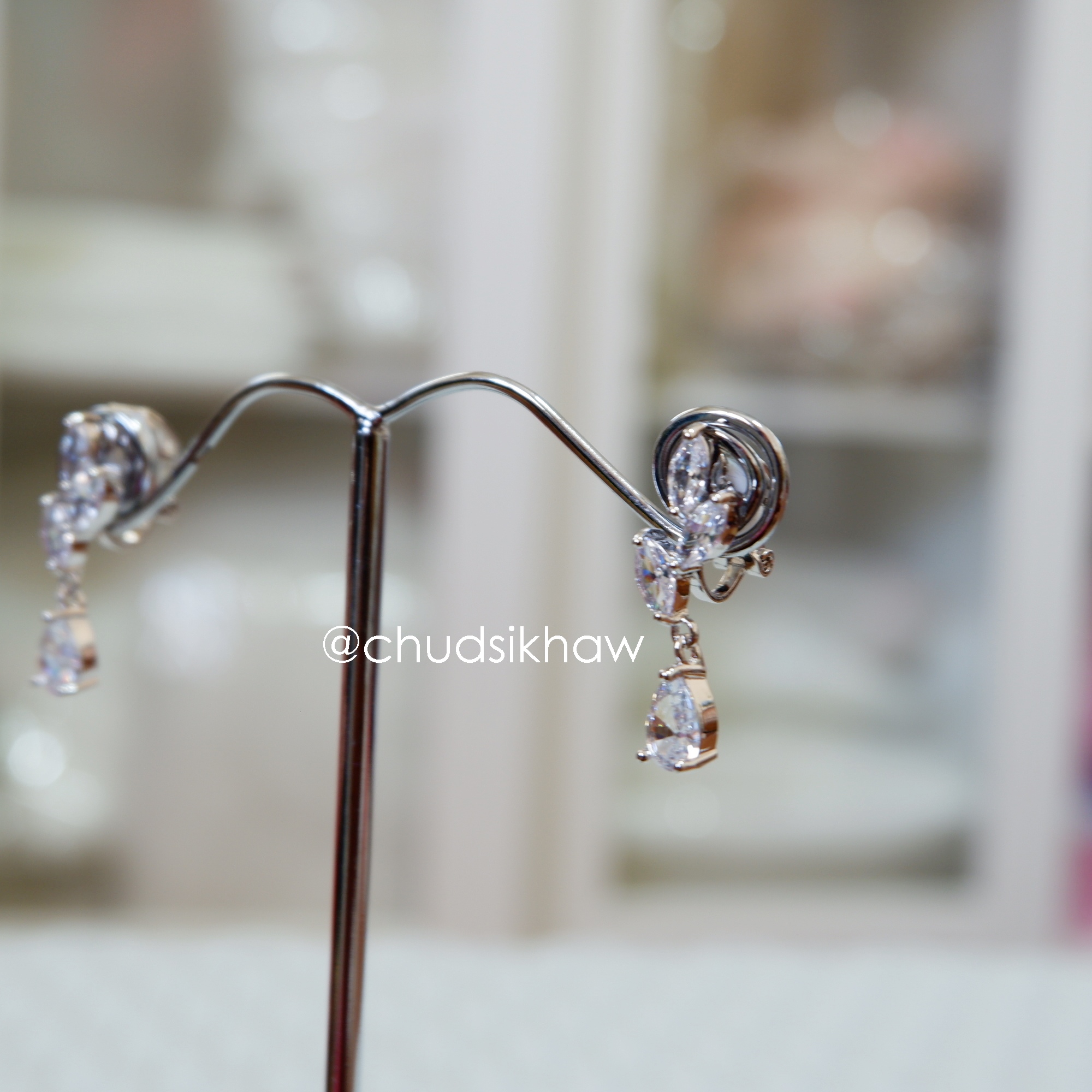 ต่างหูหนีบ สำหรับเจ้าสาวที่ไม่เจาะหู ราคา 160 - 300 บาท