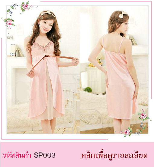 ชุดนอนสีส้มอ่อน สวยหวานมากคะ ด้านหน้าช่วงอกปักลายขนนก มีโบว์สีน้ำตาลตรงกลาง คอวี สายเดี่ยว ลักษณะเด่นของชุดนี้ ช่วงกระโปรงจะมีสองชั้น โดยจะผ้่าด้านหน้าเล่นระดับ เพิ่มความน่ารักให้กับชุดคะ ใส่สบายไม่อึดอัด งานเย็บเนียบ
