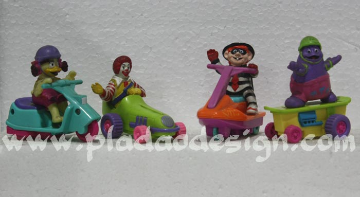 1996 McDonald's แมคโดนัลด์ ของเล่น ของสะสม Happy Meal REV-UPS สี่สหายกับพาหนะคู่ใจ อยู่นอกแพ็คค่ะ