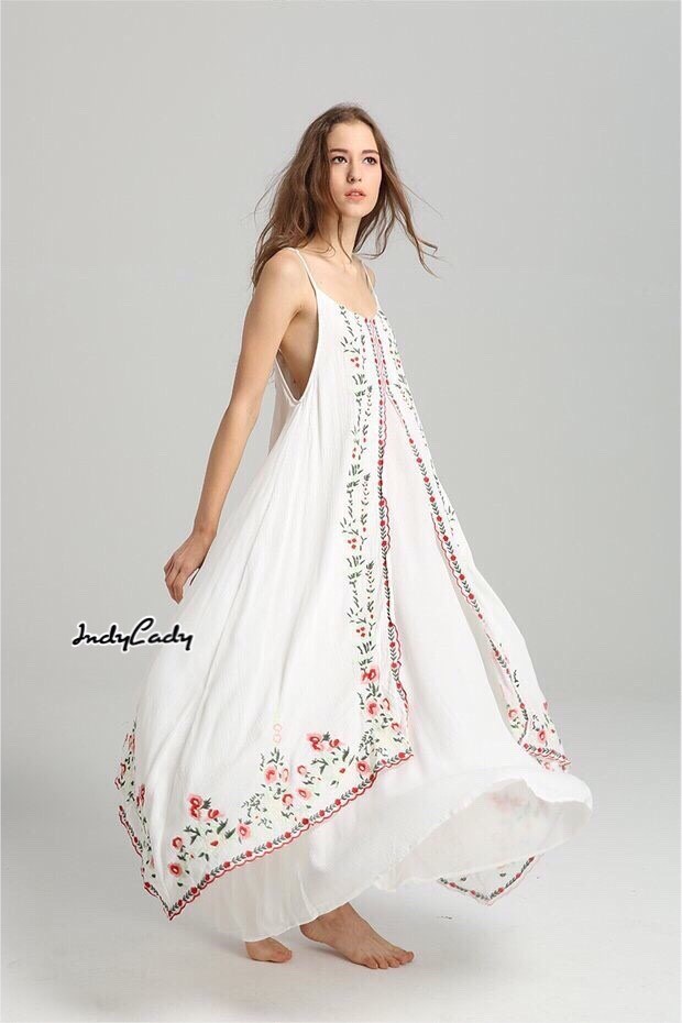 ชุดเดรสเกาหลี พร้อมส่ง ชุดเดรสยาว สีขาว แหวกหน้า-หลัง