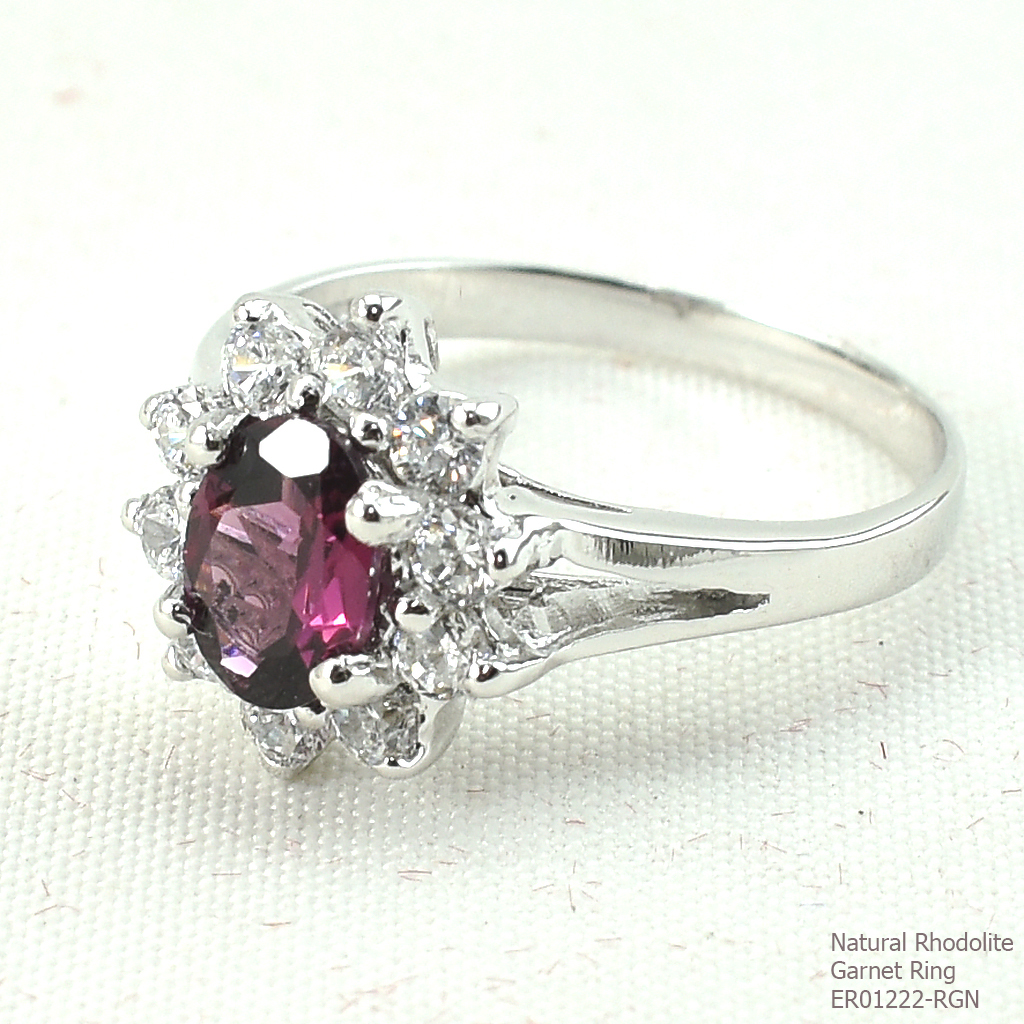 SKJewelryFactory แหวนพลอยโรโดไลท์ การ์เน็ตแท้ สีแดงอมม่วง พลอยสวย น้ำใส ล้อมเพชร ER01222-RGN