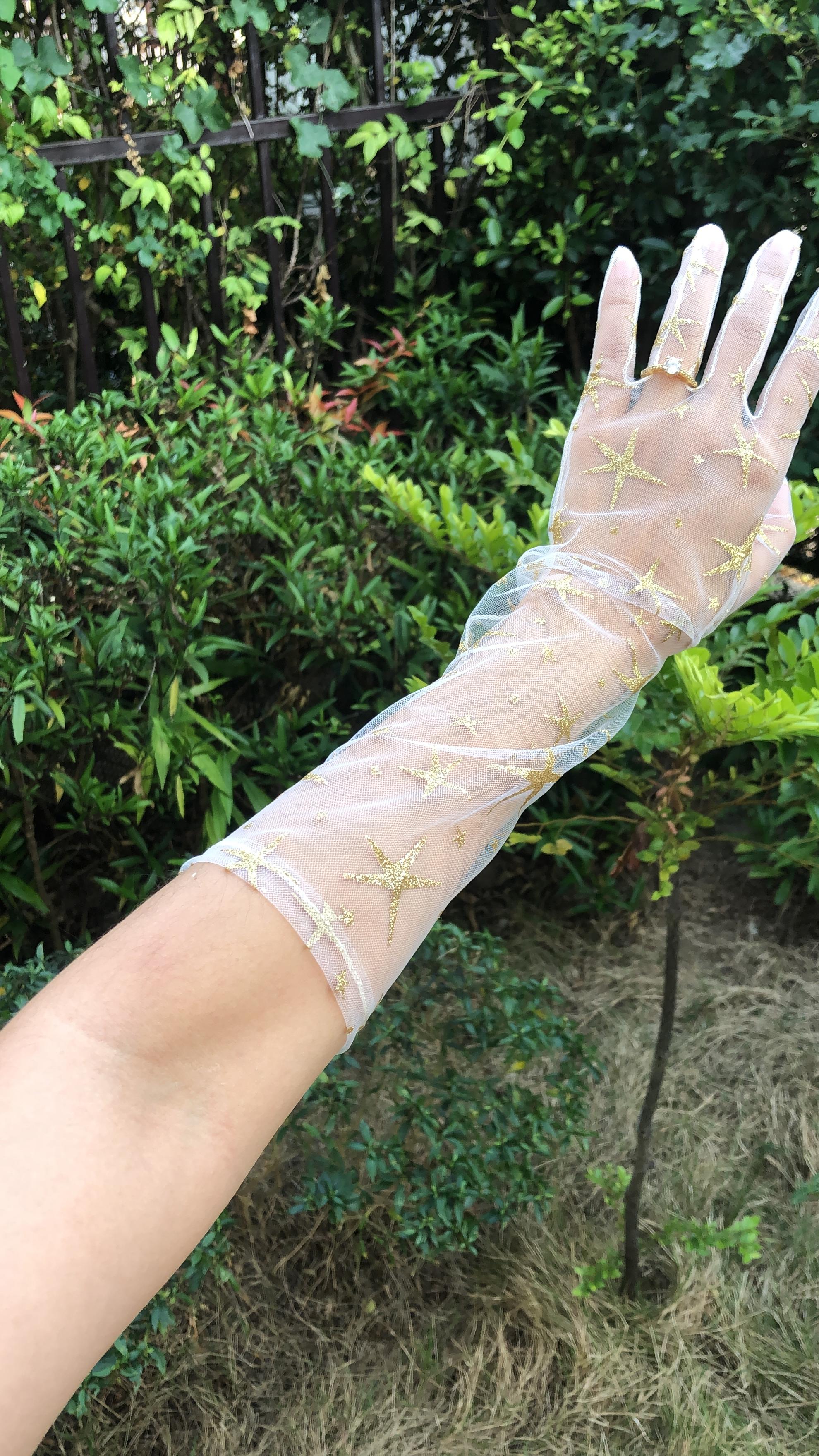 ถุงมือสีแชมเปญ ลายดาว ยาว 30 ซม.