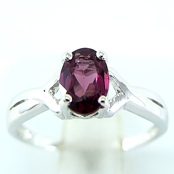 SKJewelryFactory แหวนพลอยเม็ดเดี่ยว แหวนเงินแท้ 92.5% ฝังพลอยโรโดไลท์การ์เน็ตแท้ ER01748-RGN