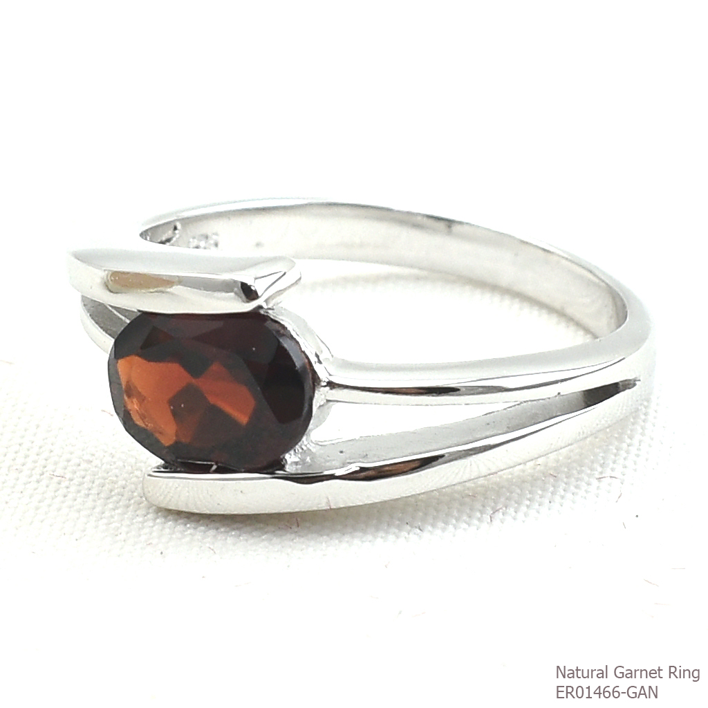 SKJewelryfactory แหวนพลอยเม็ดเดี่ยว เงินแท้ 92.5% ฝังพลอยโกเมนแท้ ER01466-GAN