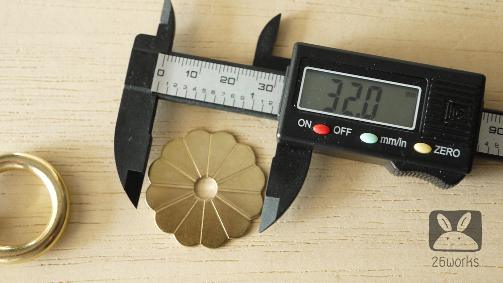 ห่วงลิ้นชัก แป้นดอกไม้ 30 mm สีทอง