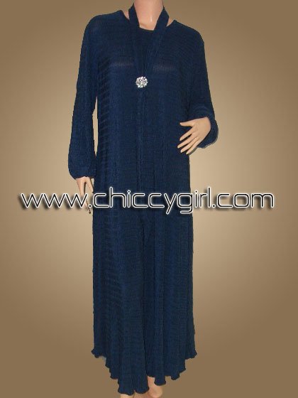 ชุดราตรีไปงานกลางคืนตัวหลวมแขนยาว สีน้ำเงินกรมท่า คอกลม โดดเด่นด้วยเนื้อผ้าเหลือบเงาเหมือนกากเพชรอัดจีบพลีทถี่ละเอียด แบบเรียบหรู ดูดี มีรสนิยม ทรงหลวมและเส้นจีบพลีทเป็นลายทางแนวตั้งช่วยพรางรูปร่างได้ดี ใส่ได้ทั้งคนอ้วน คนอวบ คนท้อง คนผอม (หมดค่ะ)